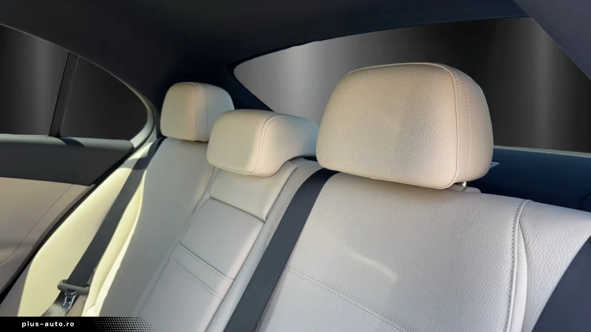 Mercedes-Benz C 300 d   265 CP Masaj Ventilație HUD DISTR