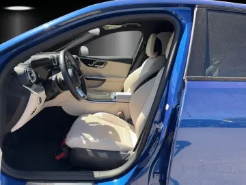 Mercedes-Benz C 300 d   265 CP Masaj Ventilație HUD DISTR