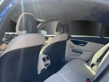 Mercedes-Benz C 300 d   265 CP Masaj Ventilație HUD DISTR
