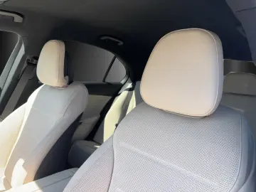 Mercedes-Benz C 300 d   265 CP Masaj Ventilație HUD DISTR