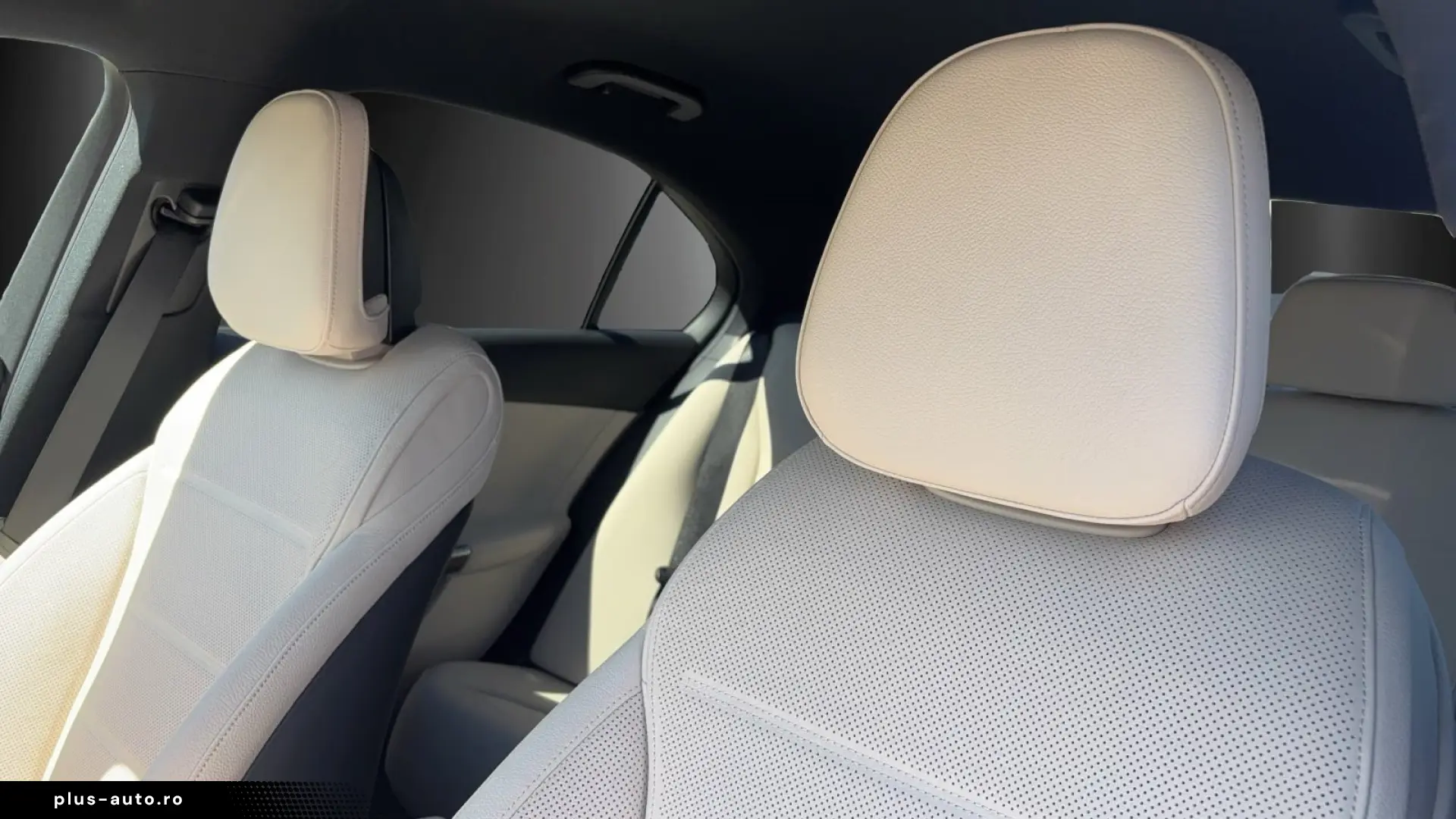 Mercedes-Benz C 300 d   265 CP Masaj Ventilație HUD DISTR