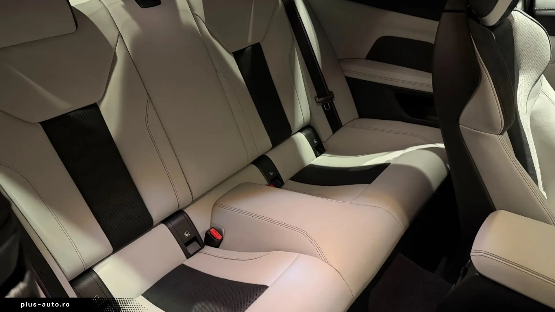 BMW M4 Competition xDrive 530 CP 360  Ventilație   HUD