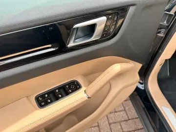 PORSCHE Cayenne E-Hybrid Chrono Plug-in Cam Pan 1.Hand