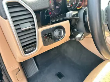 PORSCHE Cayenne E-Hybrid Chrono Plug-in Cam Pan 1.Hand