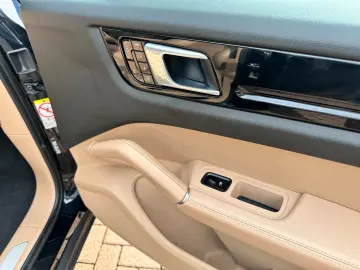 PORSCHE Cayenne E-Hybrid Chrono Plug-in Cam Pan 1.Hand