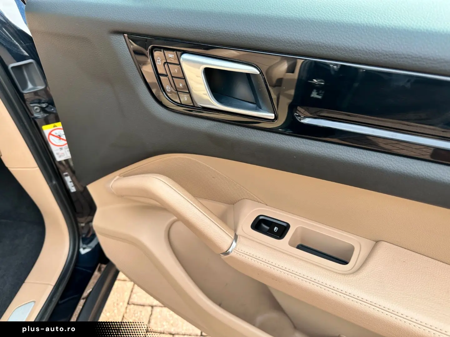 PORSCHE Cayenne E-Hybrid Chrono Plug-in Cam Pan 1.Hand