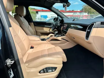 PORSCHE Cayenne E-Hybrid Chrono Plug-in Cam Pan 1.Hand