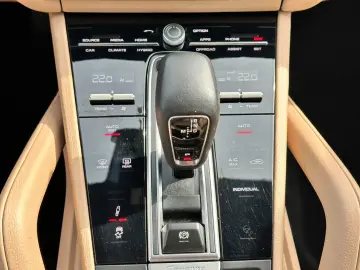 PORSCHE Cayenne E-Hybrid Chrono Plug-in Cam Pan 1.Hand