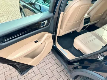PORSCHE Cayenne E-Hybrid Chrono Plug-in Cam Pan 1.Hand
