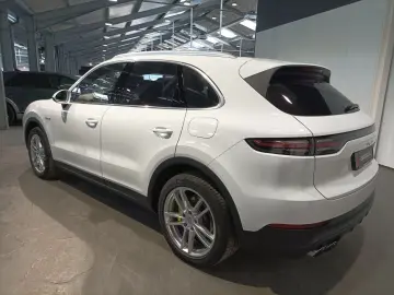PORSCHE Cayenne E-Hybrid LED Navi Pano HuD AHK SHZ