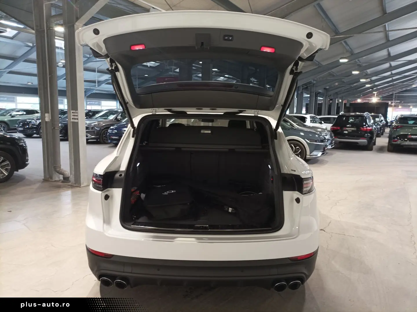PORSCHE Cayenne E-Hybrid LED Navi Pano HuD AHK SHZ
