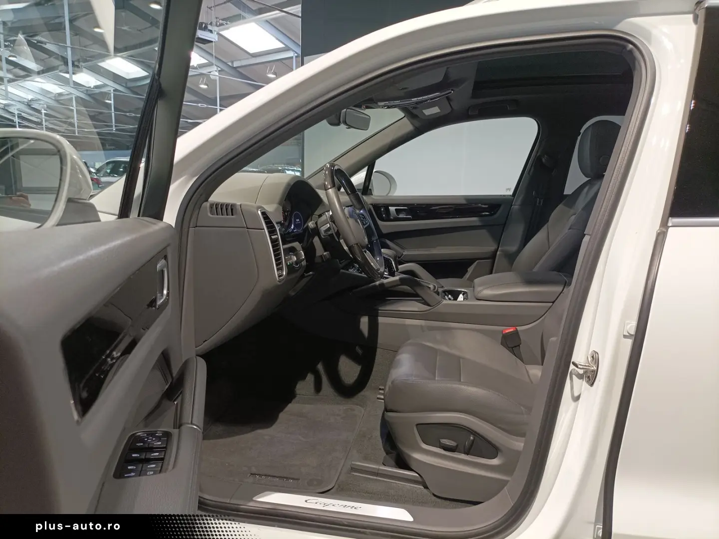 PORSCHE Cayenne E-Hybrid LED Navi Pano HuD AHK SHZ