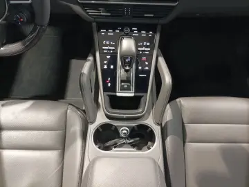 PORSCHE Cayenne E-Hybrid LED Navi Pano HuD AHK SHZ
