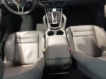 PORSCHE Cayenne E-Hybrid LED Navi Pano HuD AHK SHZ