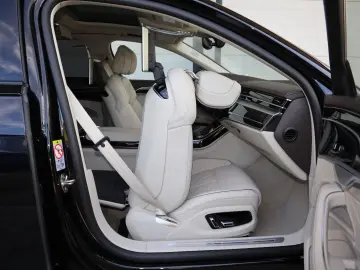 AUDI A8L 60 TFSI V8 lang exclusive UNIKAT UPE 215.170