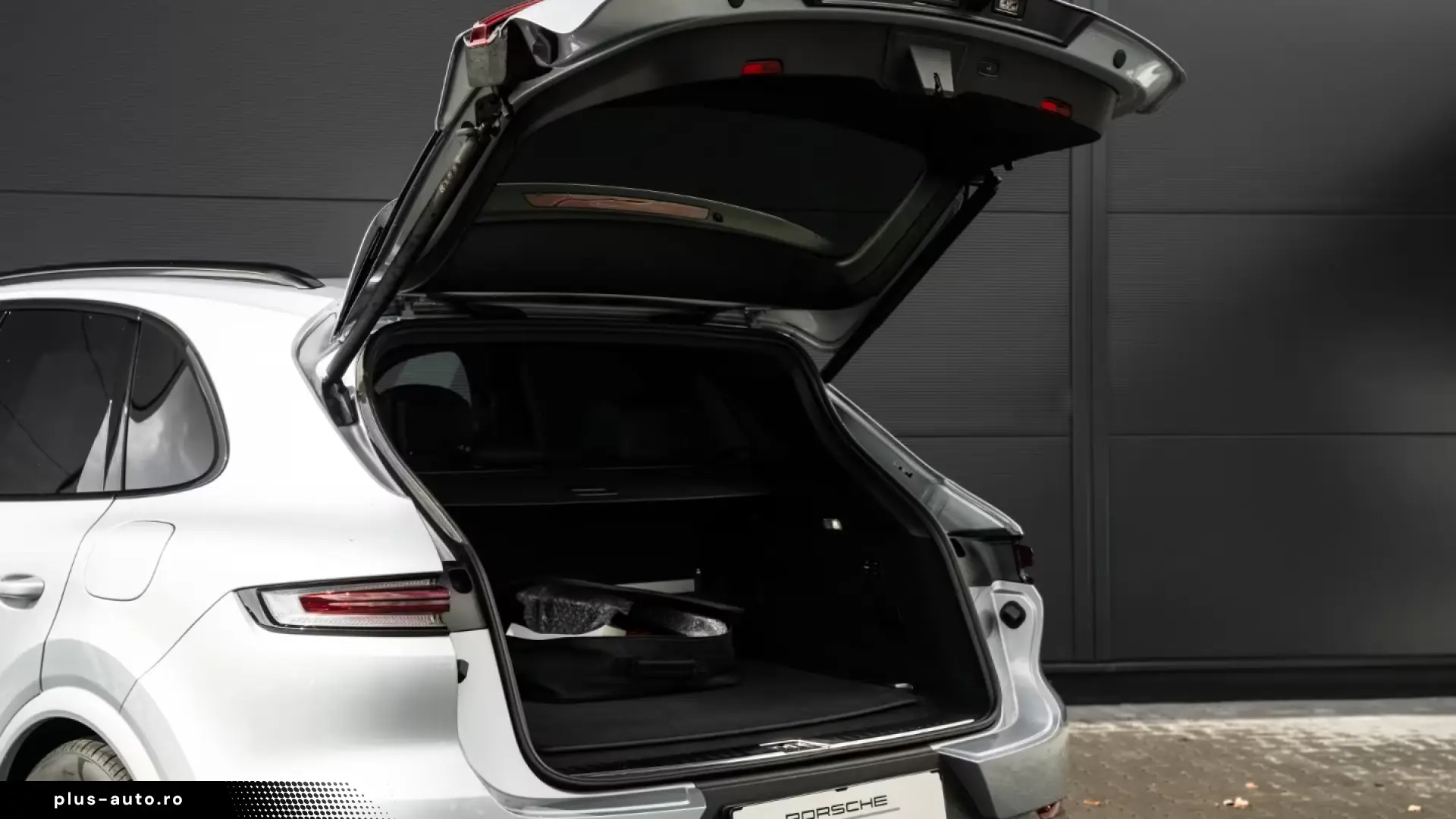Porsche Cayenne E-Hybrid Panorama PASM Burmester Head-Up