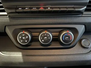 Renault Trafic Authentic Blue dCi 150 MY24