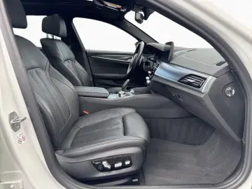 BMW 520dA T M SPORT LivePro Laser Pano HUD Ventilation