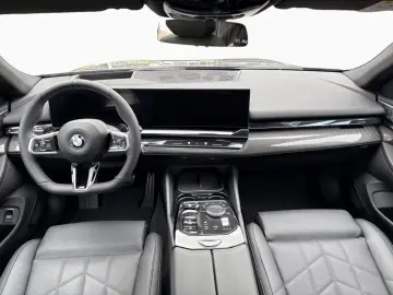 BMW 540dA xDr M SPORT Pano AHK B&W