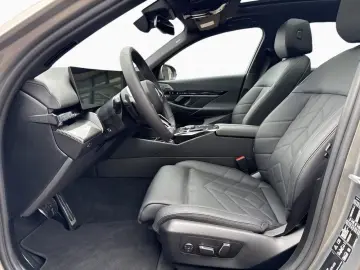 BMW 540dA xDr M SPORT Pano AHK B&W