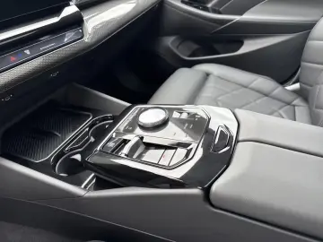 BMW 540dA xDr M SPORT Pano AHK B&W