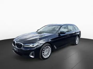 BMW 520dA T Luxury LivePro  Laser  KomSi  Pano  St G  HUD