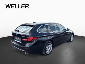 BMW 520dA T Luxury LivePro  Laser  KomSi  Pano  St G  HUD