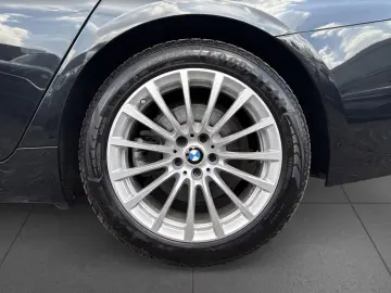 BMW 520dA T Luxury LivePro  Laser  KomSi  Pano  St G  HUD