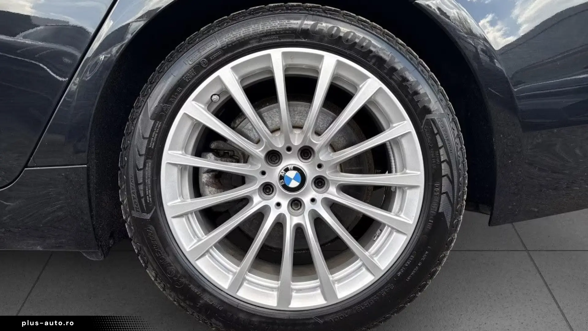 BMW 520dA T Luxury LivePro  Laser  KomSi  Pano  St G  HUD