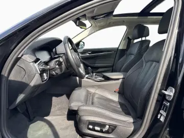BMW 520dA T Luxury LivePro  Laser  KomSi  Pano  St G  HUD