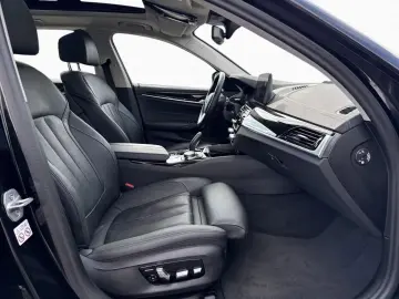 BMW 520dA T Luxury LivePro  Laser  KomSi  Pano  St G  HUD