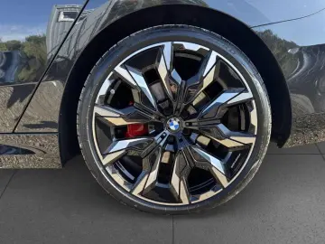 BMW 520dA xDr T M SPORT PRO Pano AHK 360  B&W St Go