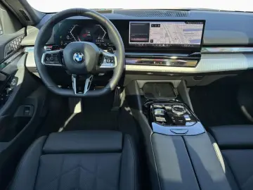 BMW 520dA xDr T M SPORT PRO Pano AHK 360  B&W St Go