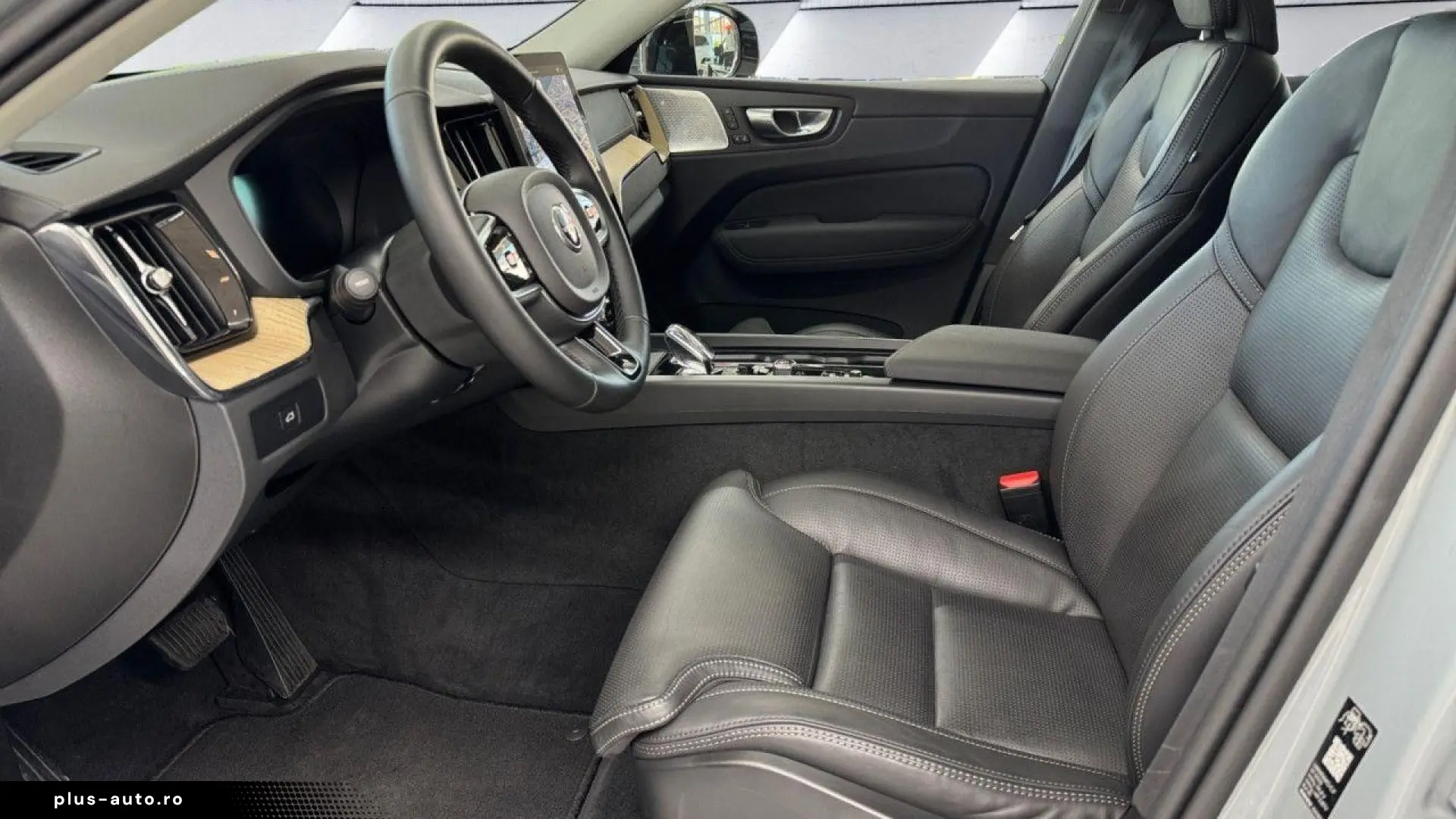 Volvo XC60 B5 AWD Ultra Dark • B&W • Pano • 360 Masaj
