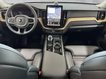 Volvo XC60 B5 AWD Ultra Dark • B&W • Pano • 360 Masaj
