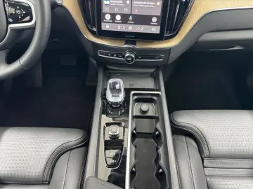 Volvo XC60 B5 AWD Ultra Dark • B&W • Pano • 360 Masaj