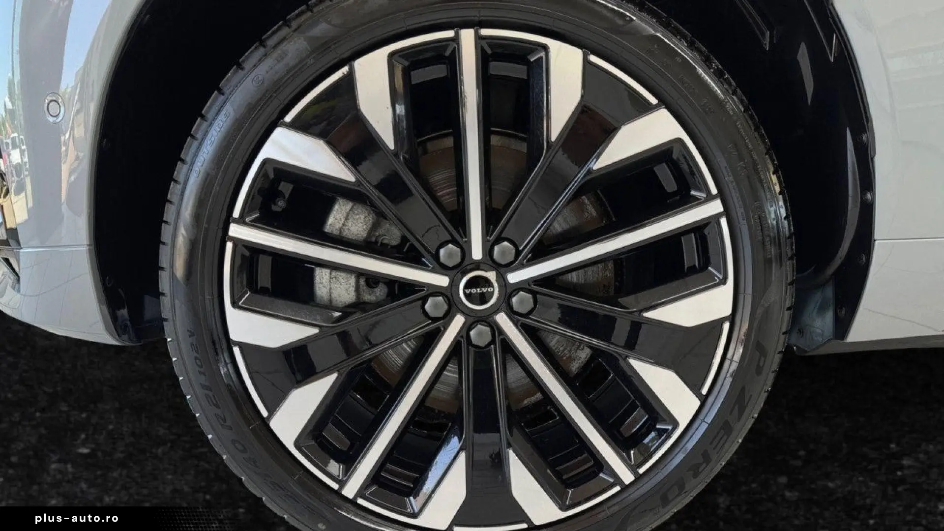 Volvo XC60 B5 AWD Ultra Dark • B&W • Pano • 360 Masaj
