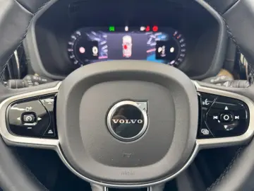 Volvo XC60 B5 AWD Ultra Dark • B&W • Pano • 360 Masaj