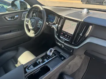 Volvo XC60 T6 AWD Ultra Black Edition • Four-C Masaj 360