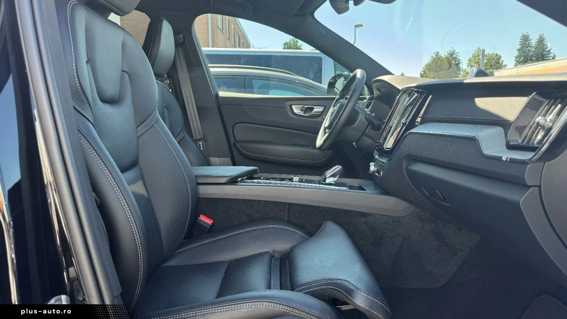 Volvo XC60 T6 AWD Ultra Black Edition • Four-C Masaj 360
