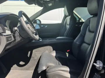 Volvo XC60 T6 AWD Ultra Black Edition • Four-C Masaj 360