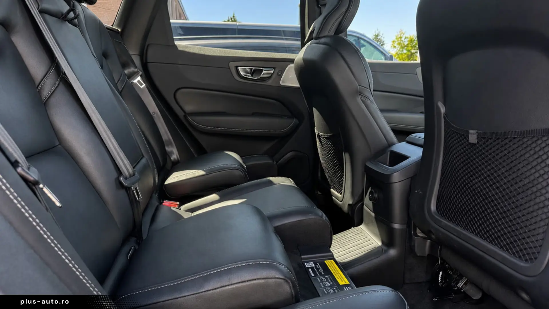 Volvo XC60 T6 AWD Ultra Black Edition • Four-C Masaj 360