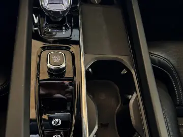 Volvo XC60 T6 AWD Ultra Black Edition • Four-C Masaj 360