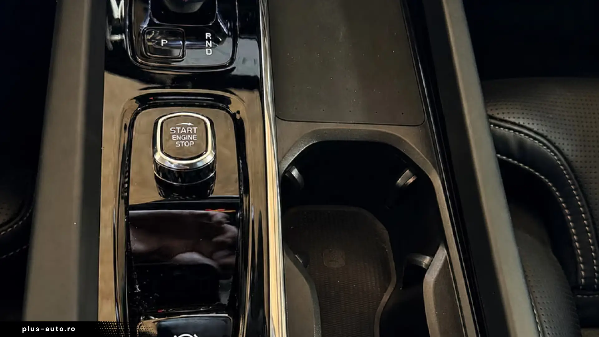 Volvo XC60 T6 AWD Ultra Black Edition • Four-C Masaj 360