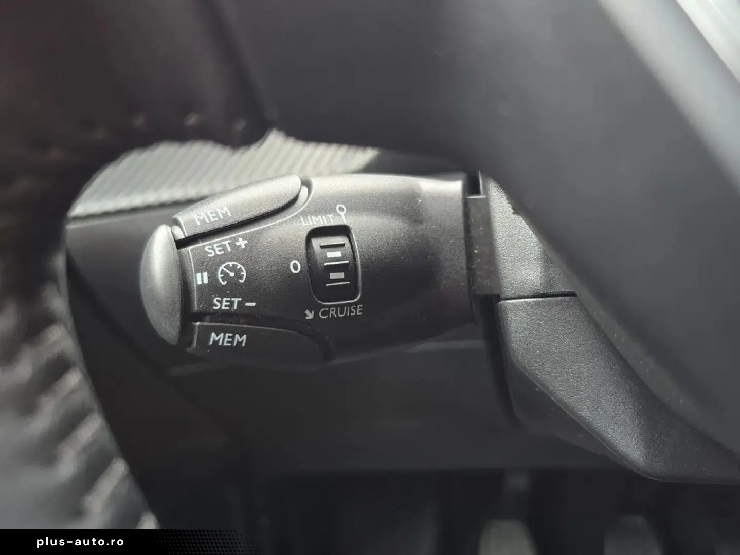 Peugeot 2008 1.2 PureTech Stt