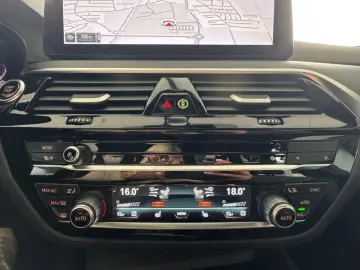 BMW 520d xDrive LEDER AHK NAVI PRO KAMERA LASER HUD