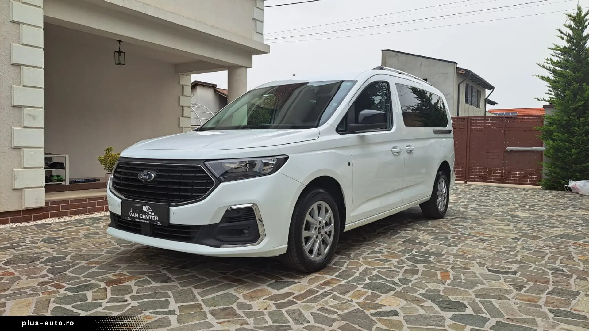 FORD TOURNEO CONNECT TITANIUM L2