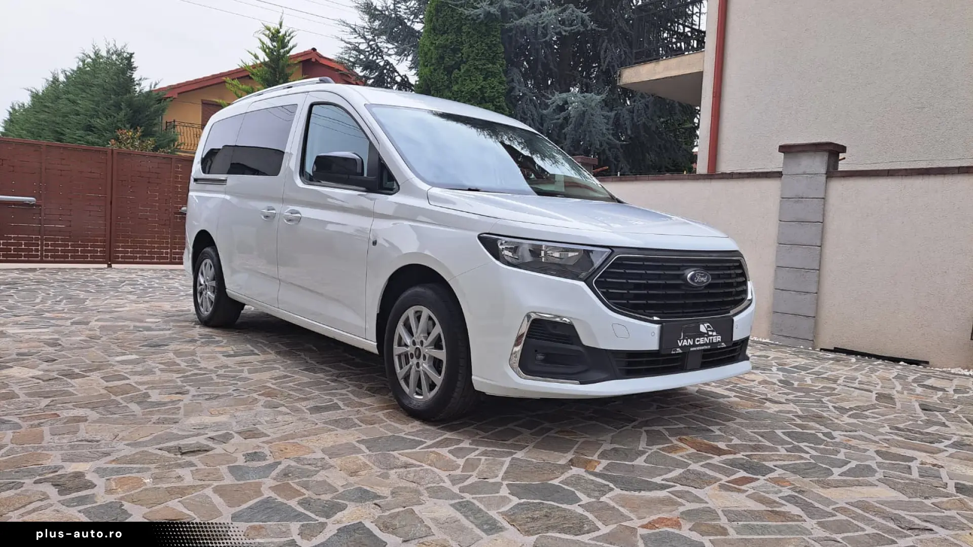 FORD TOURNEO CONNECT TITANIUM L2