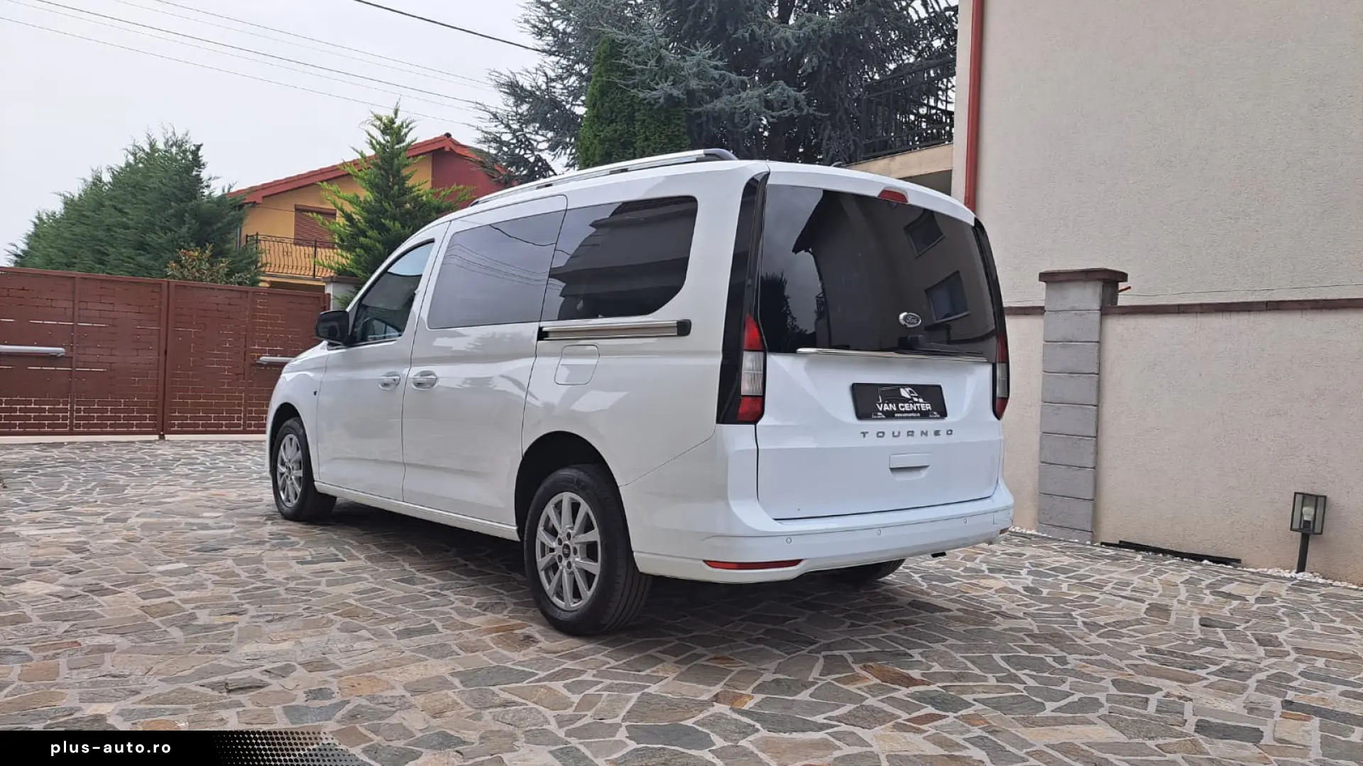 FORD TOURNEO CONNECT TITANIUM L2