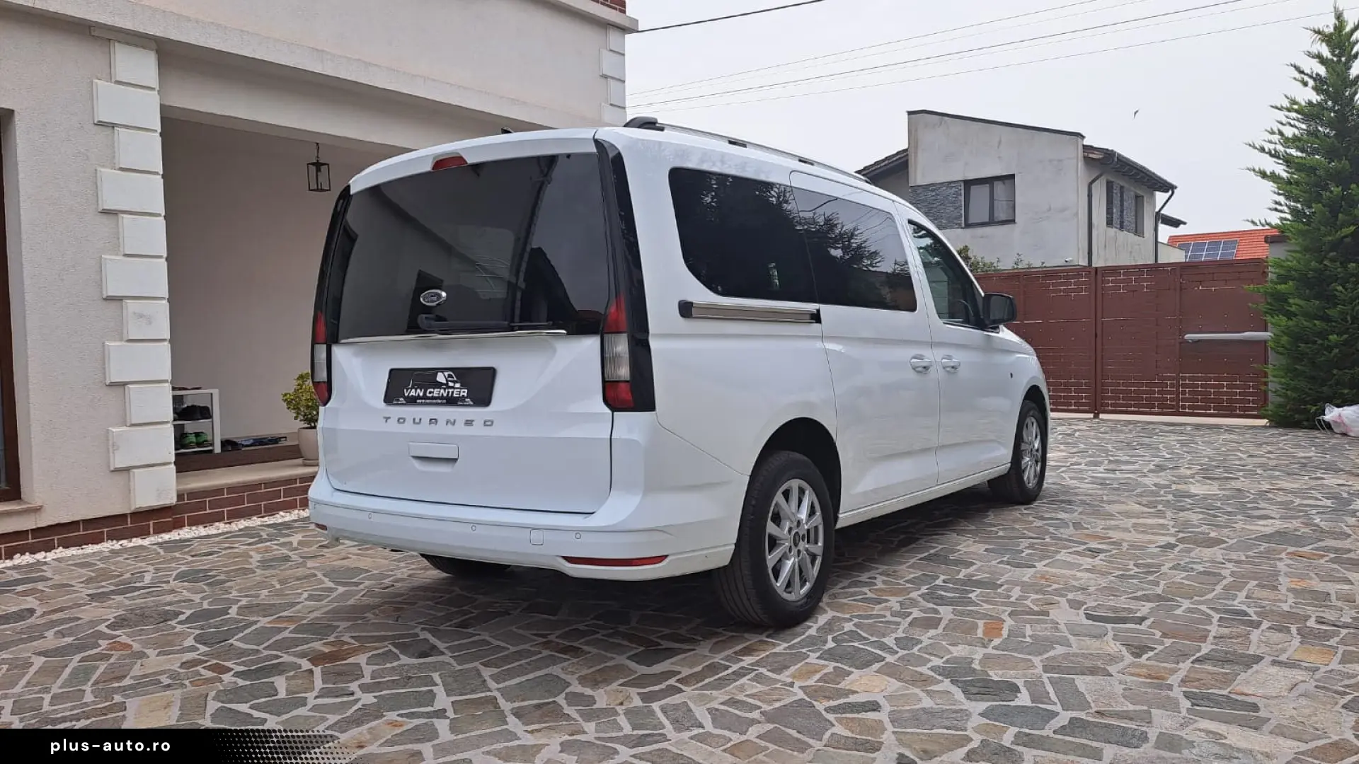 FORD TOURNEO CONNECT TITANIUM L2